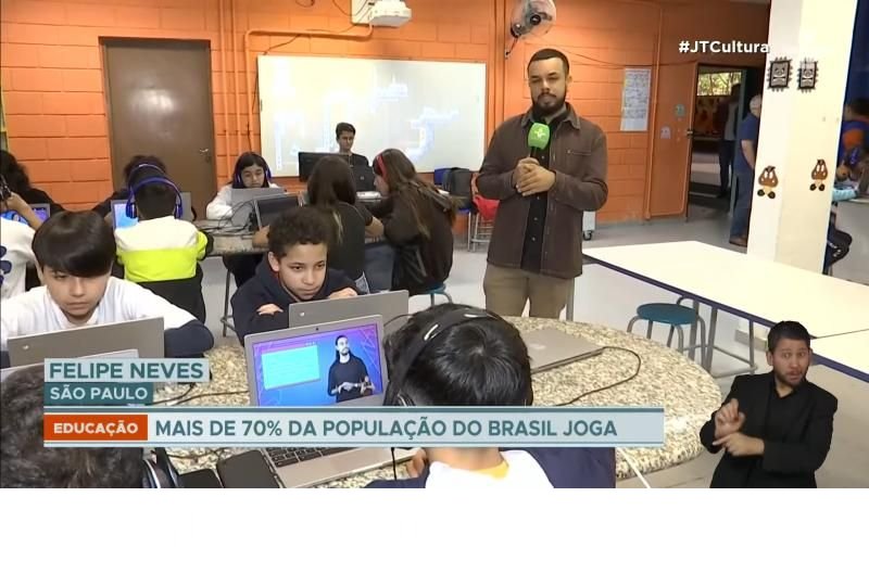 Alunos desenvolvendo jogos